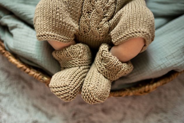 shooting pro, article de puériculture, chaussons bébé tricot, cadeaux de naissance