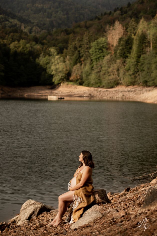Portrait de femme, à la montagne, au bord du lac, lac d'Alfeld, Masevaux