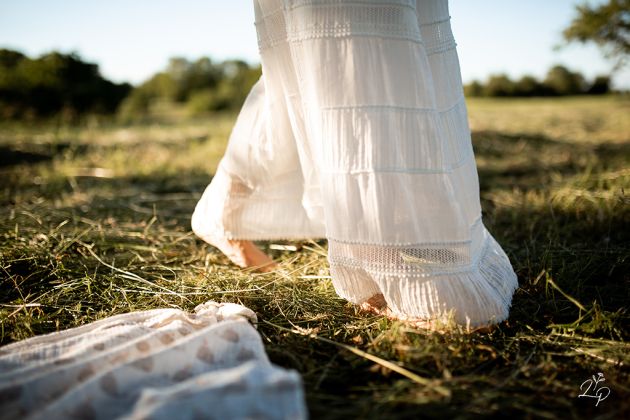 photographe Lauriane Pujo, séance photo rituel, femme sauvage, dans le Haut-Rhin à Thann