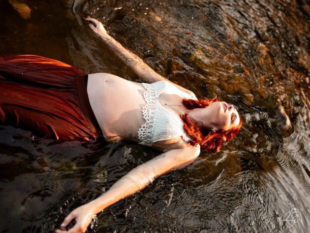 photographe Lauriane Pujo, portrait de femme en extérieur, Sentheim, Haut-Rhin