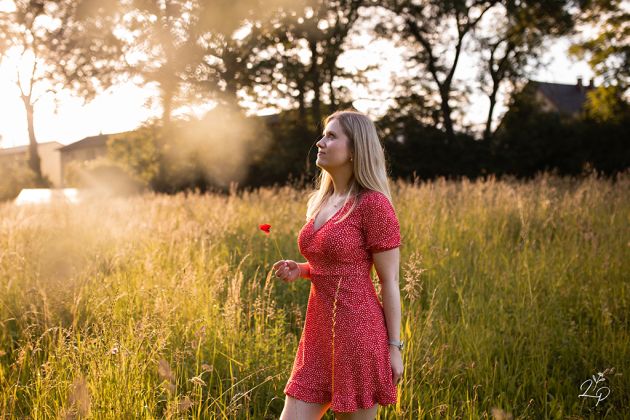 photographe Lauriane Pujo, portrait de femme, champêtre en extérieur