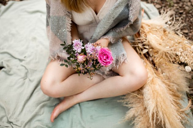 photographe Lauriane Pujo, portrait de femme en extérieur, photo femme sauvage