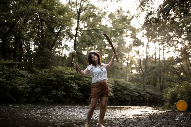Portrait de femme, rituel au bord de l'eau, Lutterbach, Haut-Rhin