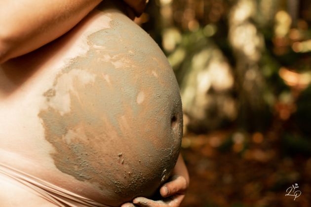 Portrait de femme enceinte, maternité, peinture ventre, grossesse