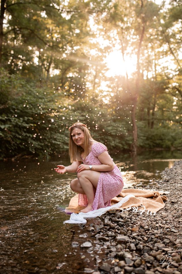 Portrait de femme en Alsace, au bord de l'eau