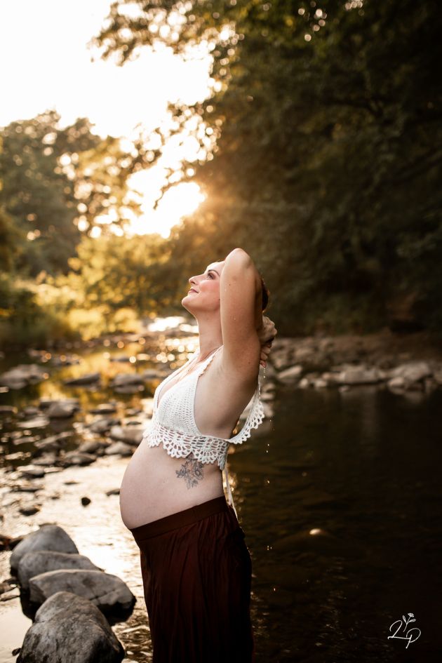 photographe Lauriane Pujo, portrait de femme enceinte, à Thann