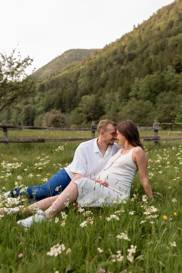 Photo de grossesse, couple, dans la nature, Kruth
